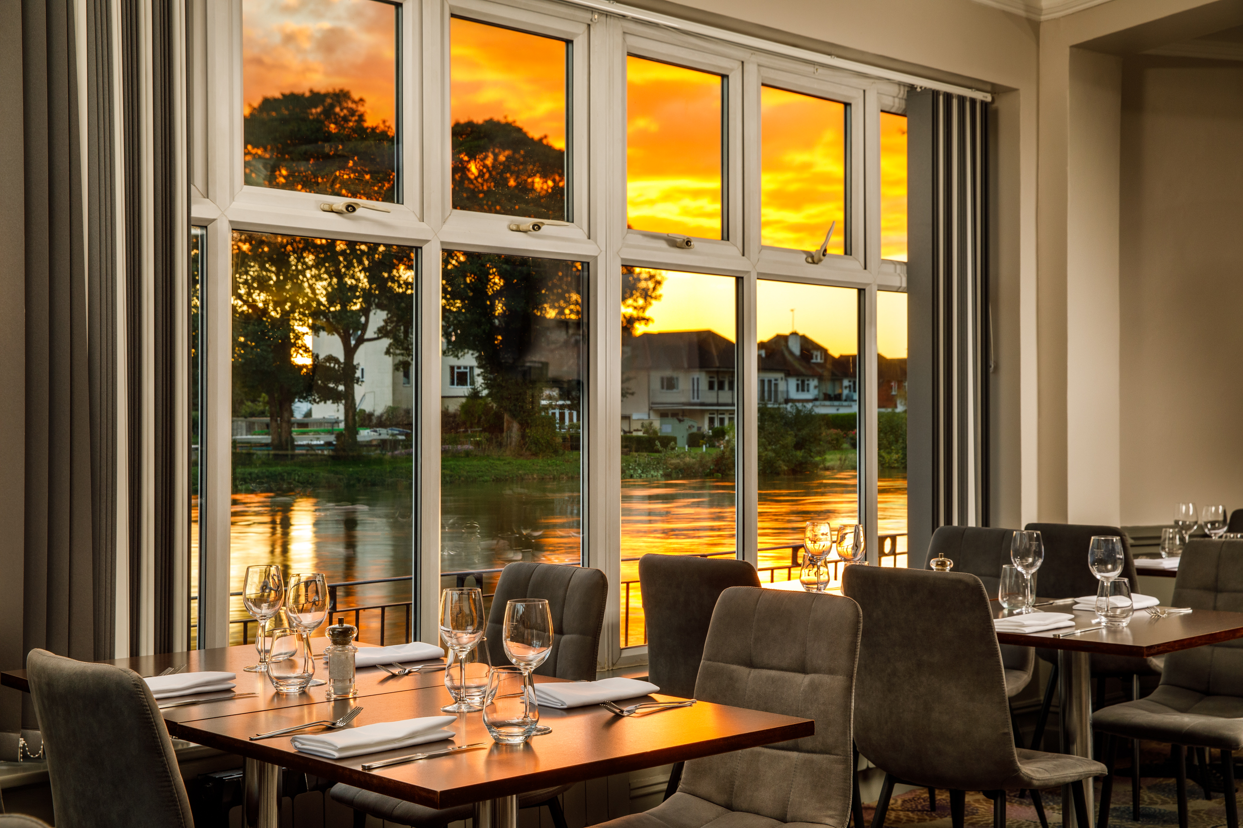 Riverside Restaurant & Bar